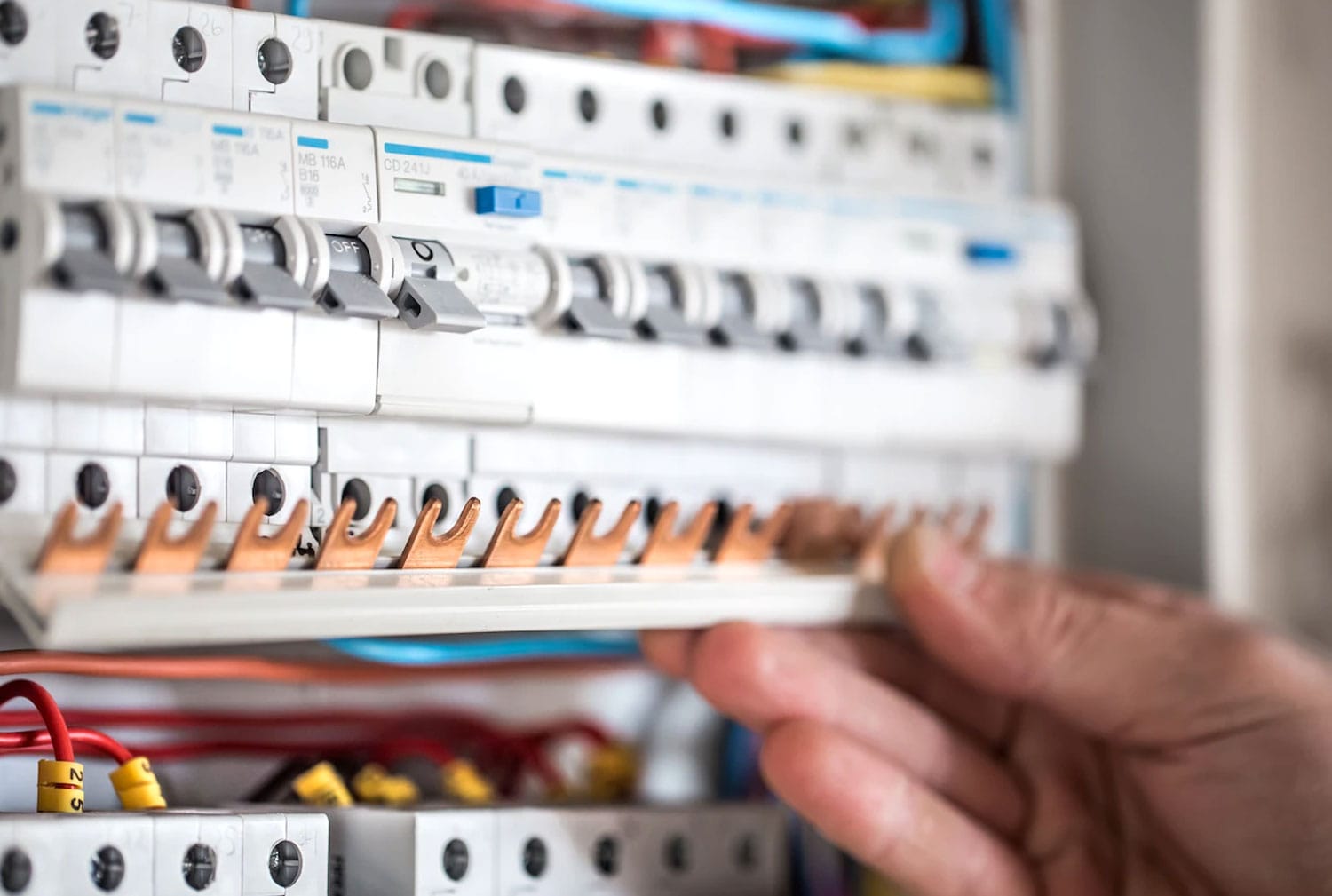 ÜSTÜN TEKNOLOJİ | Özmenler Elektrik